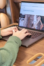 Încărcați o imagine în vizualizatorul galeriei: Masa de perete cu nervuri NOHRD