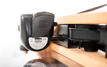 Încărcați o imagine în vizualizatorul galeriei: Accesoriu inteligent WaterRower ComModule cu suport pentru telefon

